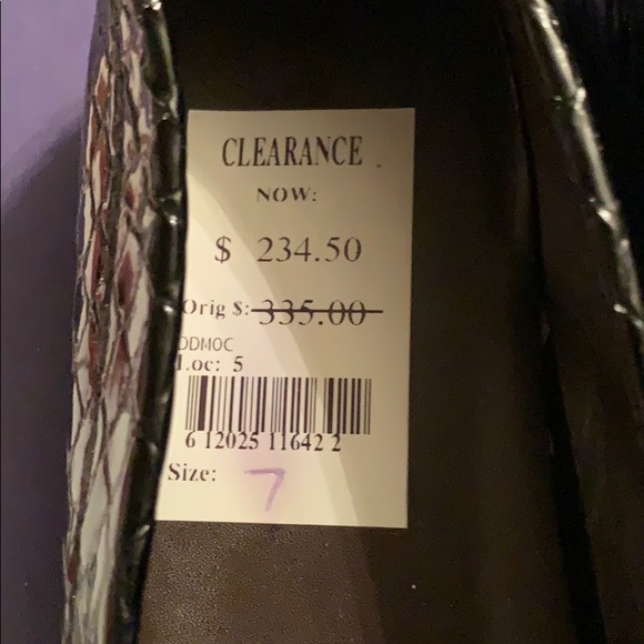 Stuart Weitzman - Picture 7 of 7